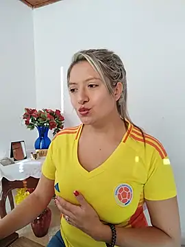 Snapshot of valeriahunter1 chatting on 06.17.26 valeriahunter1 online show from 06.17.26
