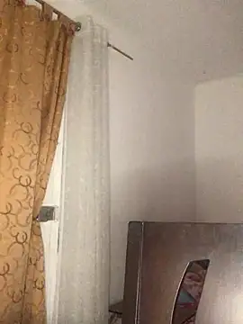 Snapshot of JuanaSimons chatting on 10.10.25 JuanaSimons online show from 10.10.25