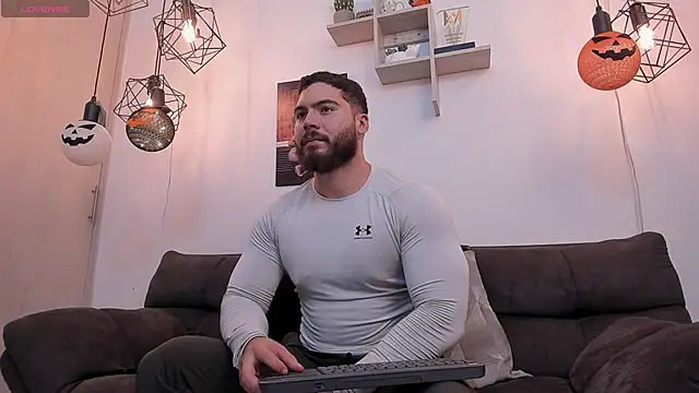 SebastianVilla  online show from 10.04.25