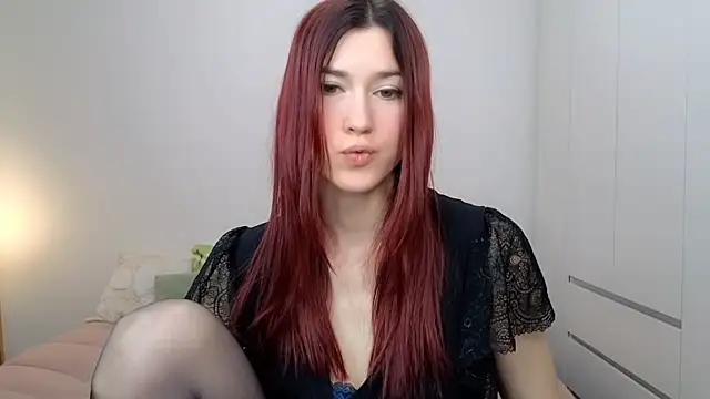 AliciaNewell online show from 11.25.25