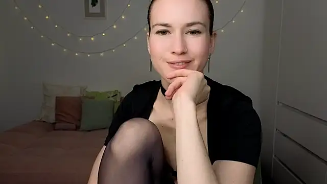 AliciaNewell online show from 04.18.26