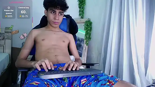 Snapshot of huge_armound chatting on 10.13.25 huge armound online show from 10.13.25