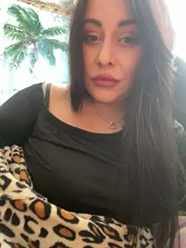 Snapshot of DaisyStreet chatting on 02.03.26 DaisyStreet online show from 02.03.26