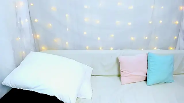 Lily Daviss online show from 12.14.25