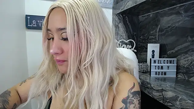 miss danika online show from 10.06.25