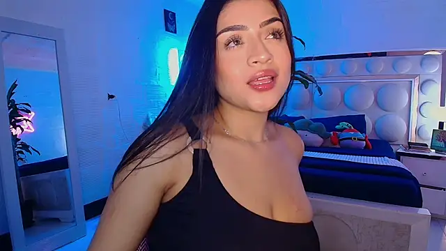 lucianaroy online show from 10.15.25