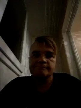 Snapshot of DjiniCD chatting on 01.01.25 DjiniCD online show from 01.01.25