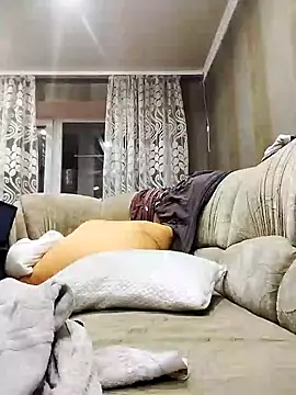 Snapshot of DjiniCD chatting on 01.08.25 DjiniCD online show from 01.08.25