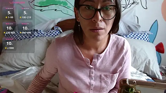 Snapshot of lupita84 chatting on 09.27.25 lupita84 online show from 09.27.25