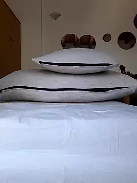 Snapshot of lupita84 chatting on 04.11.26 lupita84 online show from 04.11.26