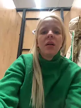 LikaCat online show from 12.25.24