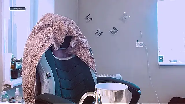 Snapshot of RosaJil chatting on 05.17.26 RosaJil online show from 05.17.26