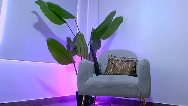 Snapshot of Sara_ow chatting on 02.20.26 Sara ow online show from 02.20.26