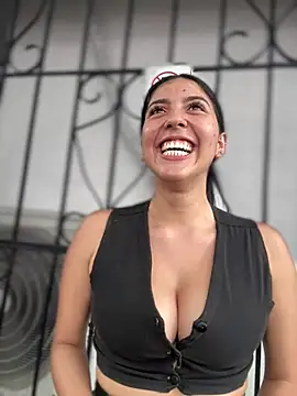 MarianaBenz online show from 01.24.25