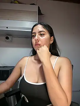 Snapshot of MarianaBenz chatting on 04.04.26 MarianaBenz online show from 04.04.26