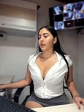 MarianaBenz online show from 06.03.26