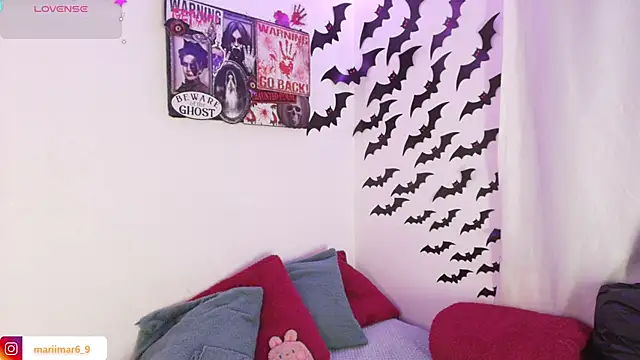 Snapshot of mari_mar69 chatting on 10.27.25 mari mar69 online show from 10.27.25