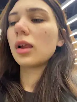 Snapshot of QuitieLia chatting on 12.02.24 QuitieLia online show from 12.02.24