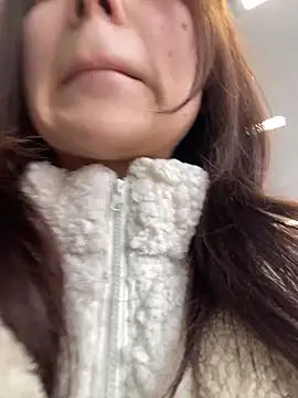 Snapshot of QuitieLia chatting on 12.05.24 QuitieLia online show from 12.05.24