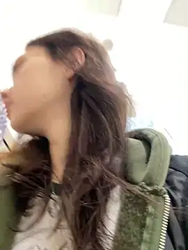 Snapshot of QuitieLia chatting on 12.06.24 QuitieLia online show from 12.06.24