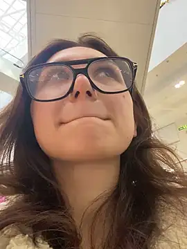 Snapshot of QuitieLia chatting on 12.08.24 QuitieLia online show from 12.08.24