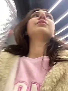 Snapshot of QuitieLia chatting on 12.08.24 QuitieLia online show from 12.08.24