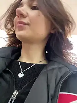 Snapshot of QuitieLia chatting on 12.10.24 QuitieLia online show from 12.10.24