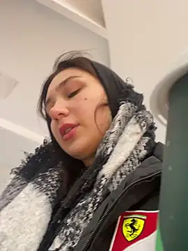 Snapshot of QuitieLia chatting on 12.16.24 QuitieLia online show from 12.16.24