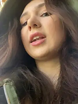 Snapshot of QuitieLia chatting on 12.16.24 QuitieLia online show from 12.16.24