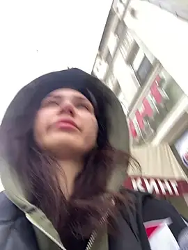 Snapshot of QuitieLia chatting on 12.17.24 QuitieLia online show from 12.17.24