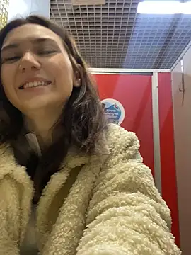 Snapshot of QuitieLia chatting on 12.19.24 QuitieLia online show from 12.19.24