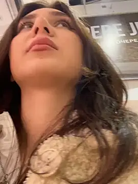 Snapshot of QuitieLia chatting on 12.22.24 QuitieLia online show from 12.22.24