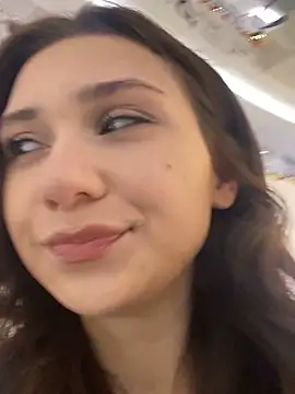 Snapshot of QuitieLia chatting on 01.12.25 QuitieLia online show from 01.12.25