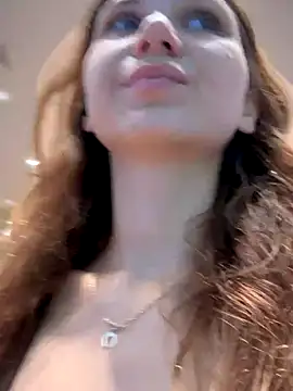 Snapshot of QuitieLia chatting on 09.10.25 QuitieLia online show from 09.10.25