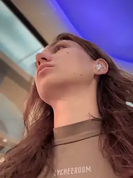 Snapshot of QuitieLia chatting on 09.13.25 QuitieLia online show from 09.13.25