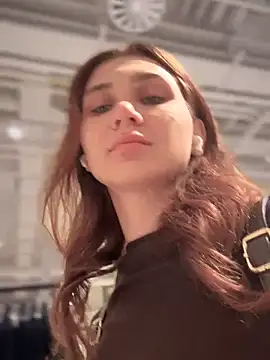 Snapshot of QuitieLia chatting on 09.24.25 QuitieLia online show from 09.24.25