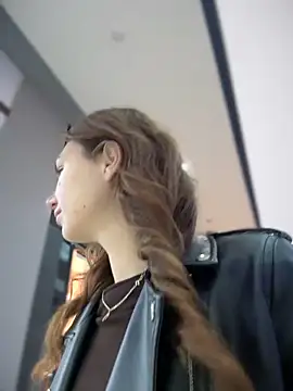 Snapshot of QuitieLia chatting on 10.03.25 QuitieLia online show from 10.03.25