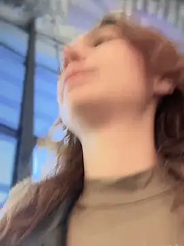 Snapshot of QuitieLia chatting on 10.04.25 QuitieLia online show from 10.04.25