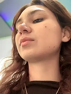 Snapshot of QuitieLia chatting on 10.07.25 QuitieLia online show from 10.07.25