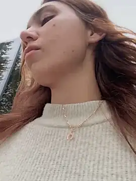 Snapshot of QuitieLia chatting on 10.09.25 QuitieLia online show from 10.09.25