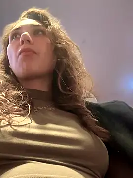 Snapshot of QuitieLia chatting on 10.10.25 QuitieLia online show from 10.10.25