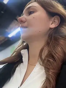 Snapshot of QuitieLia chatting on 10.15.25 QuitieLia online show from 10.15.25