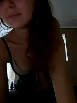 Snapshot of QuitieLia chatting on 10.26.25 QuitieLia online show from 10.26.25