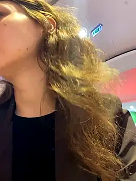 Snapshot of QuitieLia chatting on 11.05.25 QuitieLia online show from 11.05.25