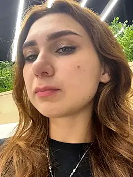 QuitieLia online show from 11.21.25