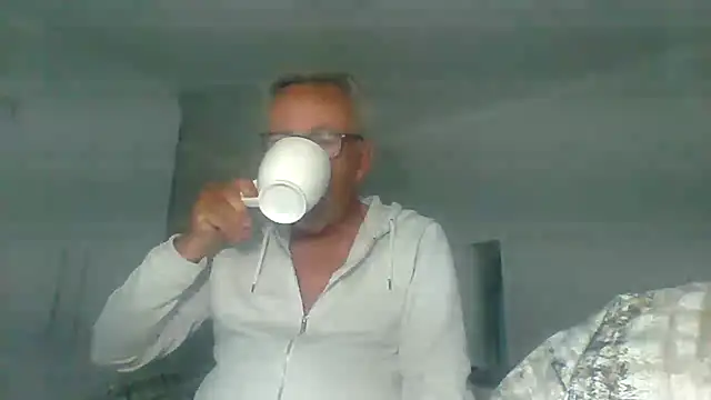 Snapshot of tuggy59 chatting on 10.08.25 tuggy59 online show from 10.08.25