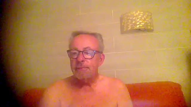 Snapshot of tuggy59 chatting on 10.22.25 tuggy59 online show from 10.22.25