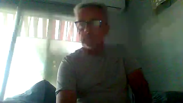 Snapshot of tuggy59 chatting on 11.12.25 tuggy59 online show from 11.12.25