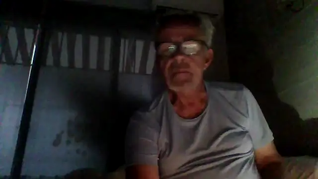 Snapshot of tuggy59 chatting on 11.13.25 tuggy59 online show from 11.13.25