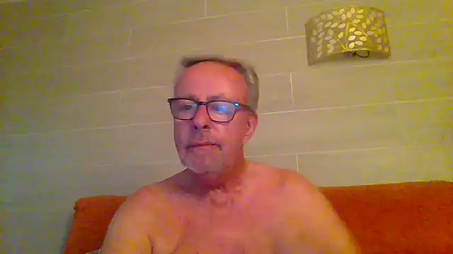 Snapshot of tuggy59 chatting on 06.10.26 tuggy59 online show from 06.10.26